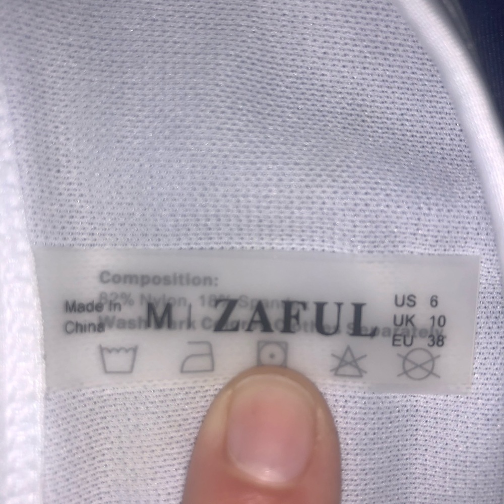 Bikini - Picture 3 of 5